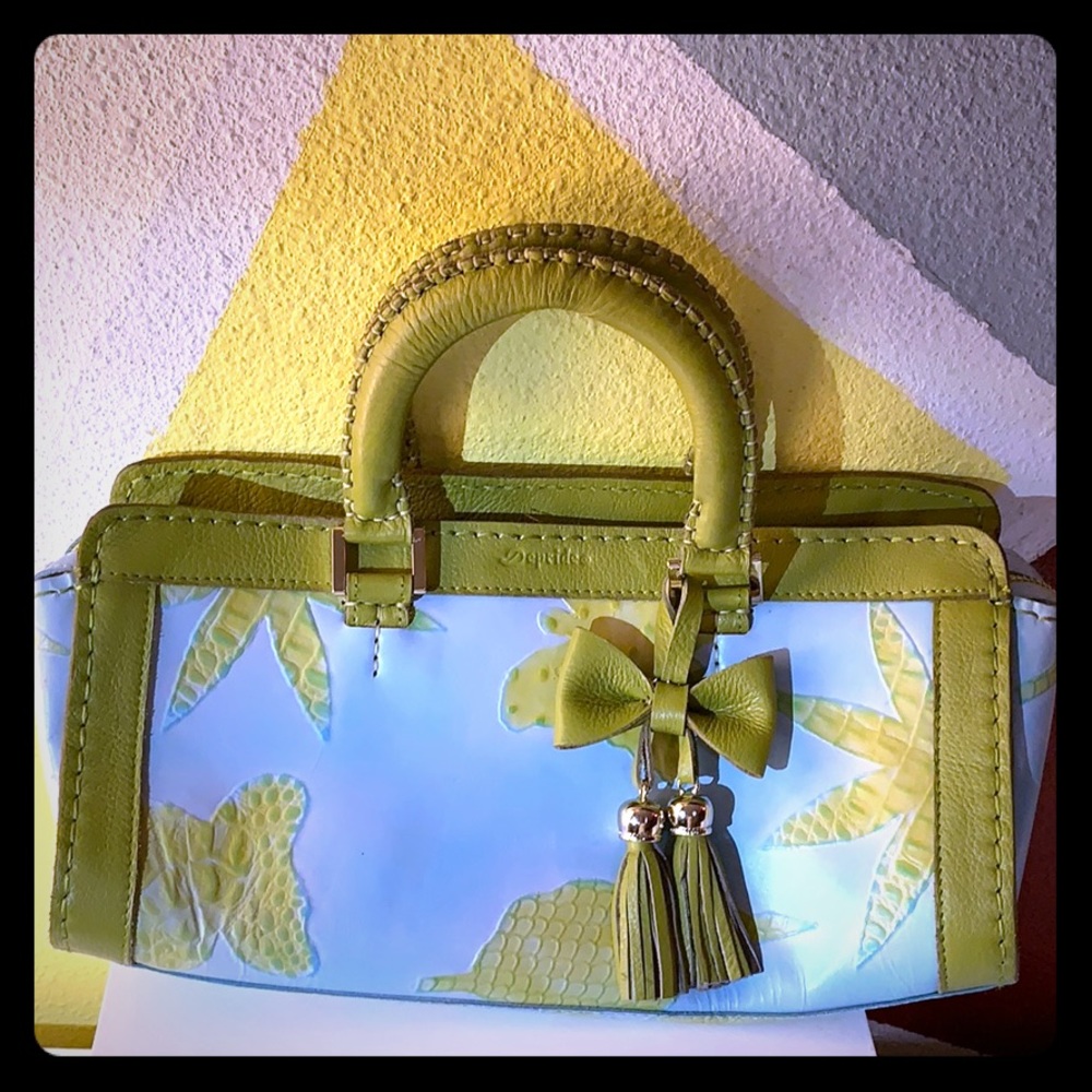 Depride hand purse